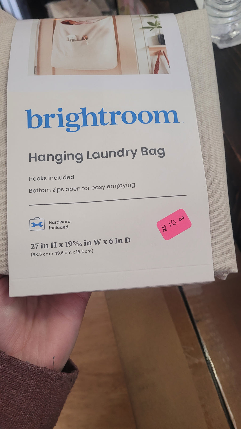 Hanging laundry bag