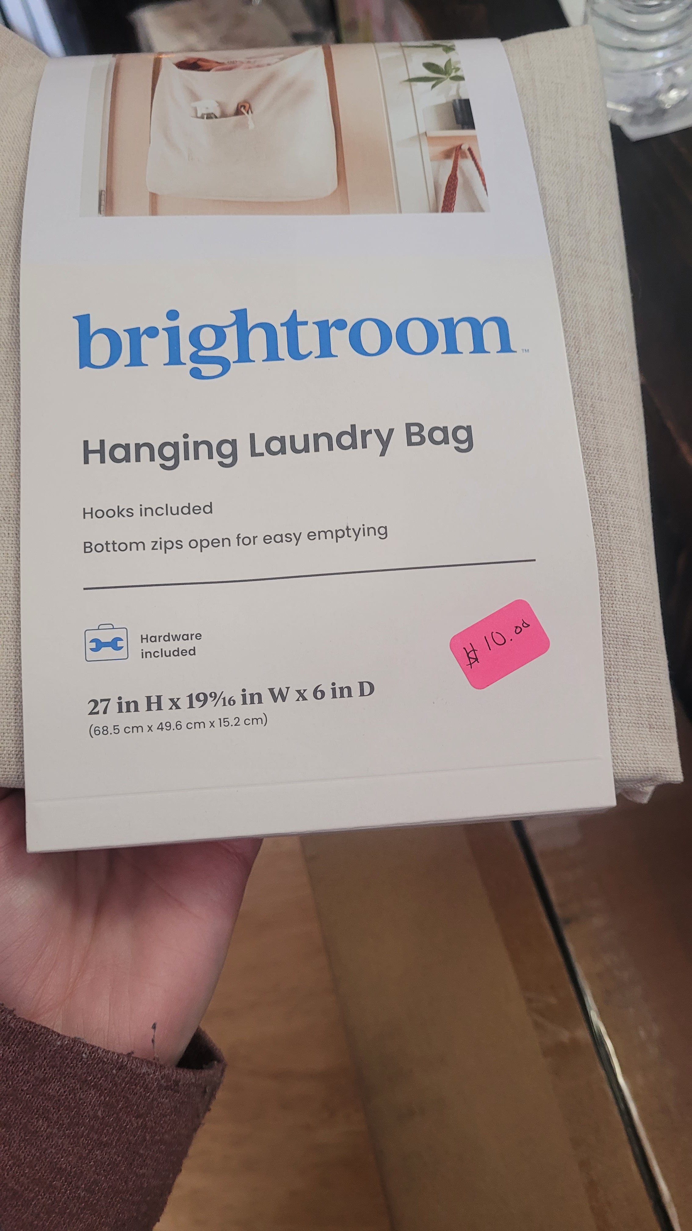 Hanging laundry bag